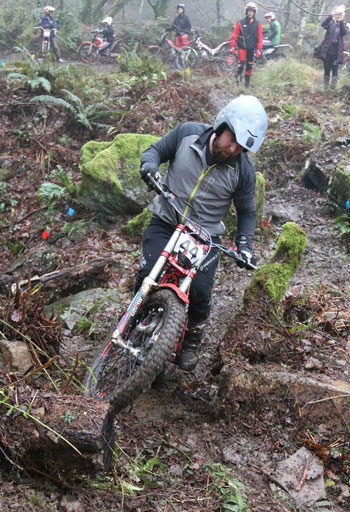 Jason Tillings makes good use of rocks to make the tighter turns at Boxing Day Trial